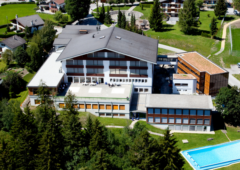 Les Roches School of Hotel Management in Switzerland 0